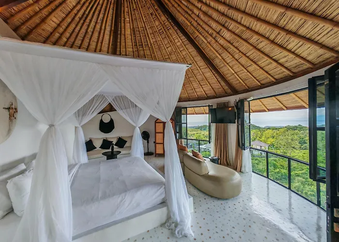 Hillstone Luxury Village *
