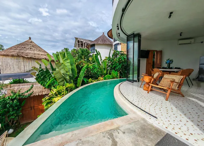 Hillstone Luxury Village *