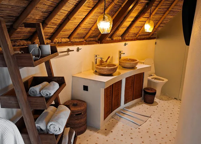 Hillstone Luxury Village *