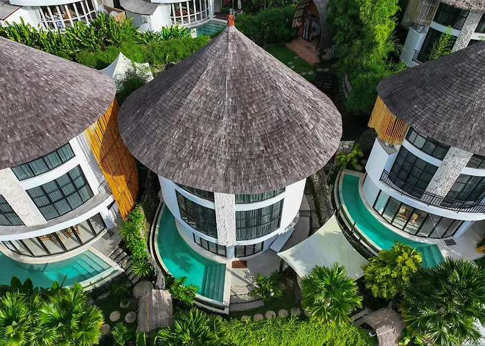 Hillstone Luxury Village *