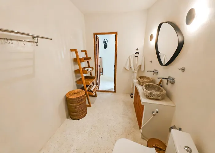 Hillstone Luxury Village *