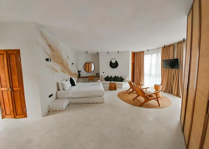 Hillstone Luxury Village